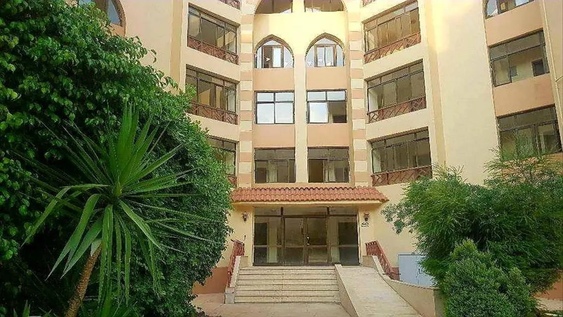 شقة فاخرة في حي متميز مع إطلالة رائعة