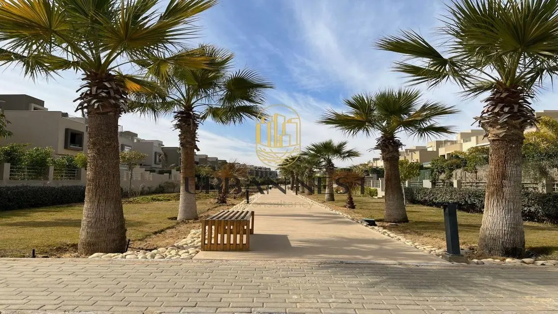 Luxury Villa with Private Garden and Balcony - 570 m²