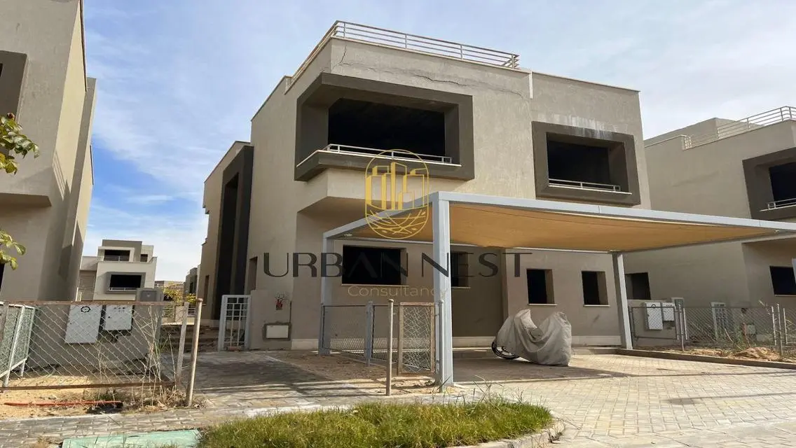 Luxury Villa with Private Garden and Balcony - 570 m²
