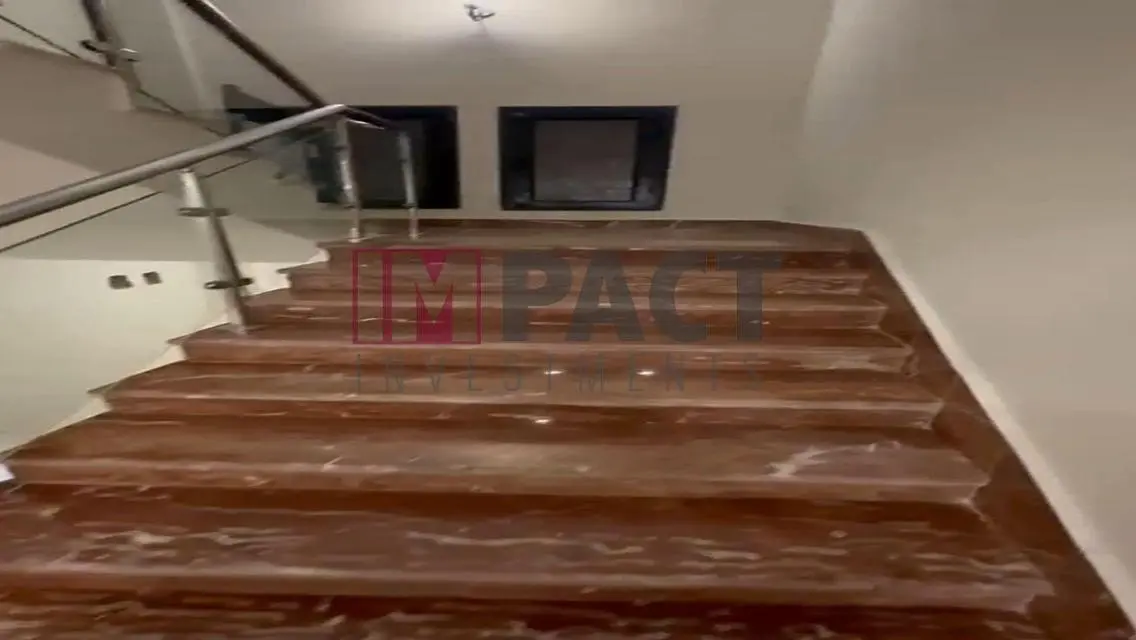 فيلا فاخرة بمساحة واسعة للبيع
