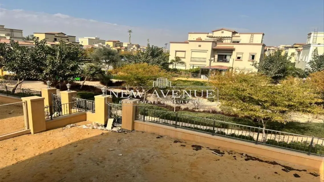 فيلا فاخرة بمساحة واسعة في قلب المدينة