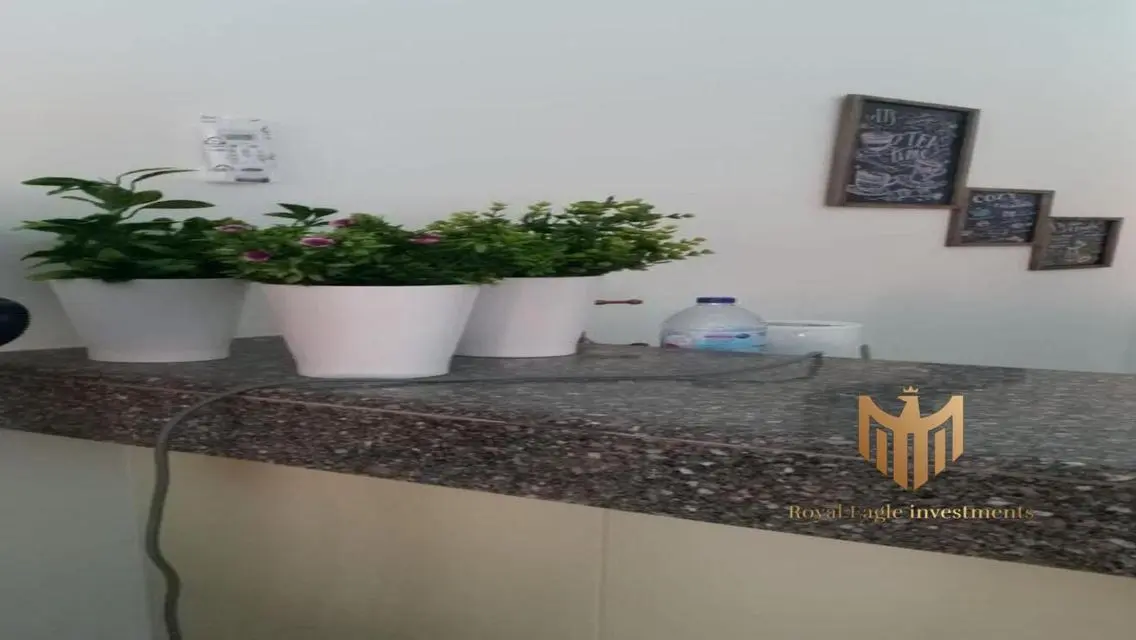 شقة فاخرة مع شرفة ومسبح مشترك