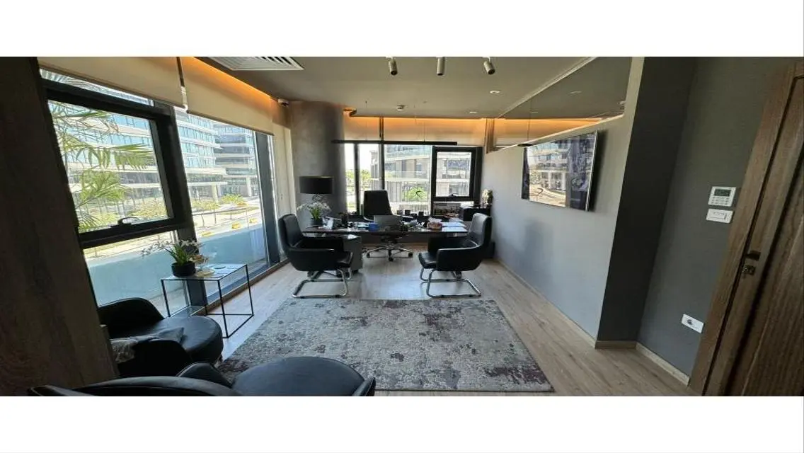 Office for Sale in Beverly Hills Compound, Second Floor
