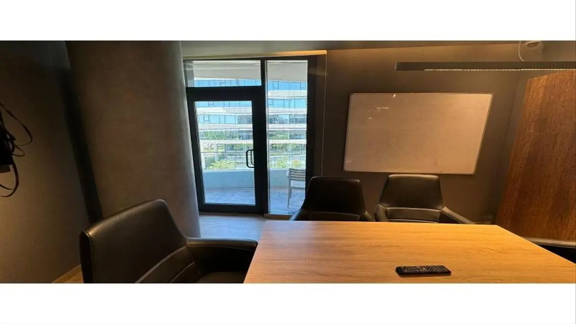 Office for Sale in Beverly Hills Compound, Second Floor