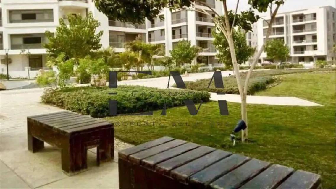 فيلا فاخرة للبيع بمساحة واسعة وإطلالات رائعة