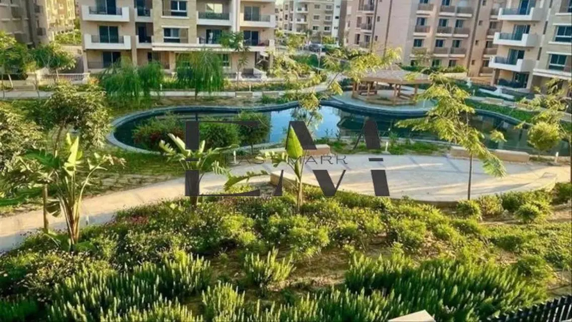 فيلا فاخرة للبيع بمساحة واسعة وإطلالات رائعة