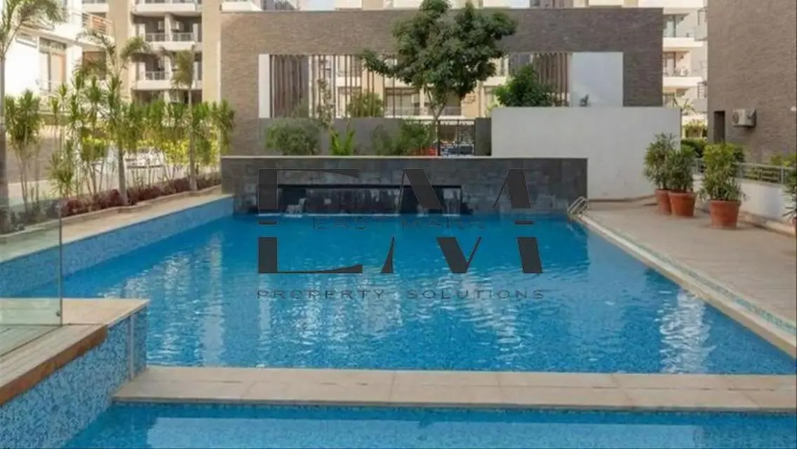 فيلا فاخرة للبيع بمساحة واسعة وإطلالات رائعة