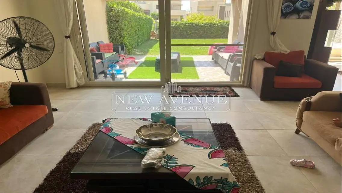 منزل فاخر مع حديقة خاصة وفي موقع متميز