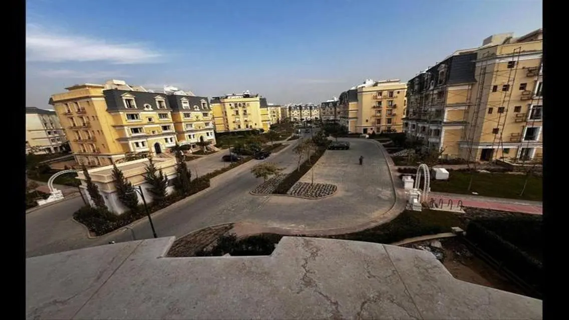 شقة فاخرة للبيع overlooking بحيرات