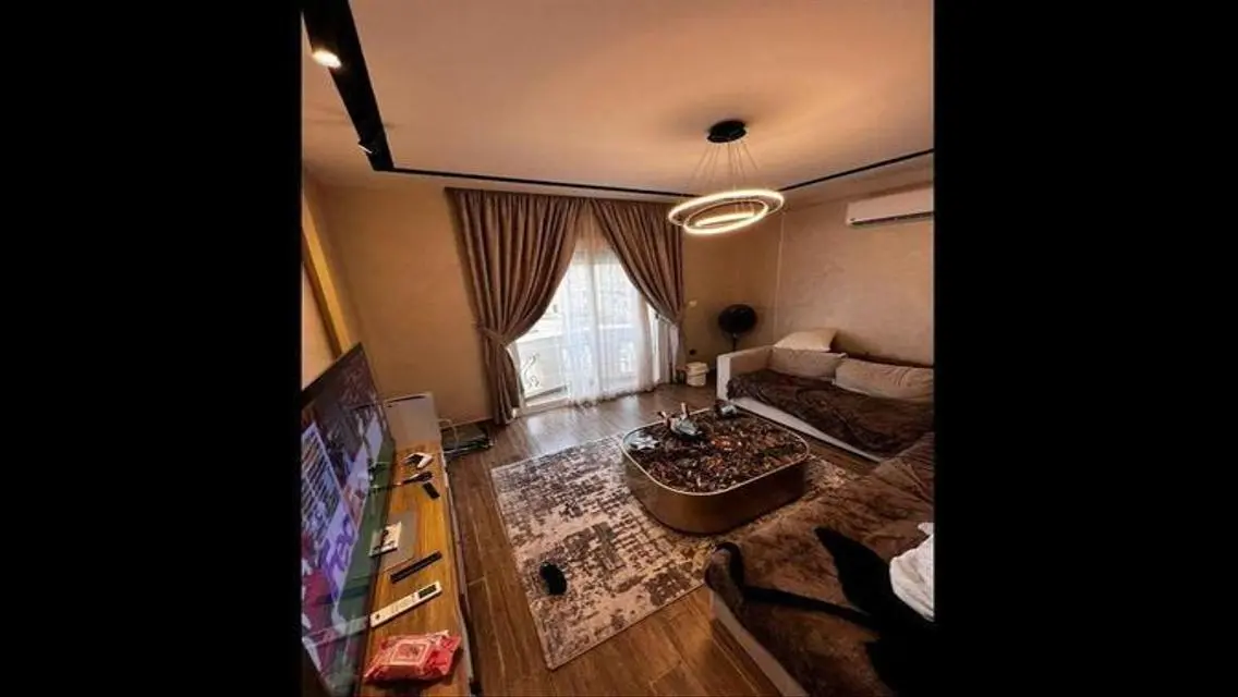 شقة فاخرة للبيع overlooking بحيرات