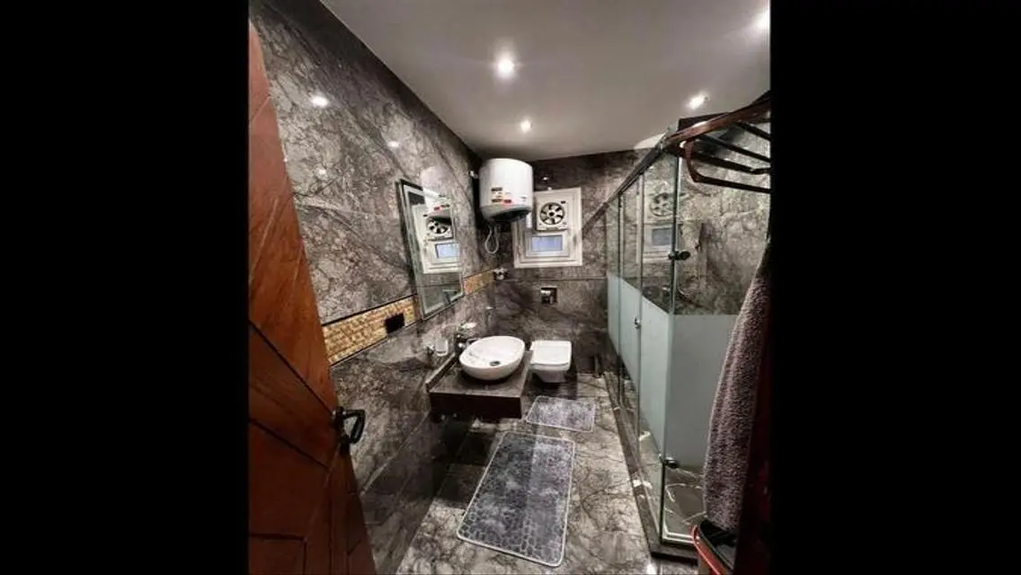 شقة فاخرة للبيع overlooking بحيرات