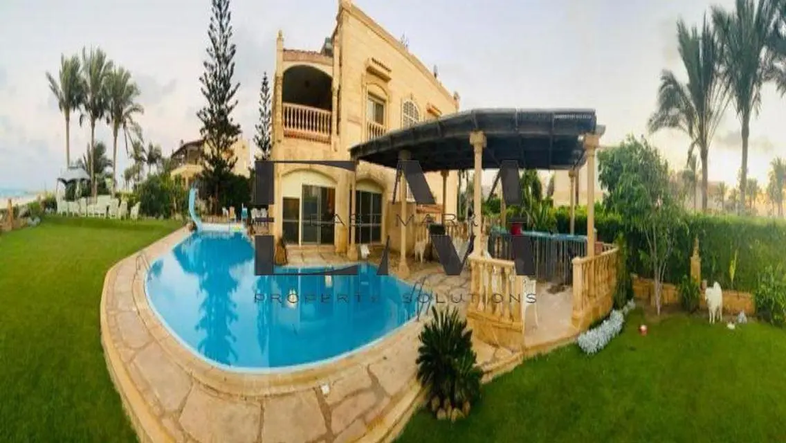 فيلا فاخرة بمساحة واسعة مع مسبح خاص وحديقة