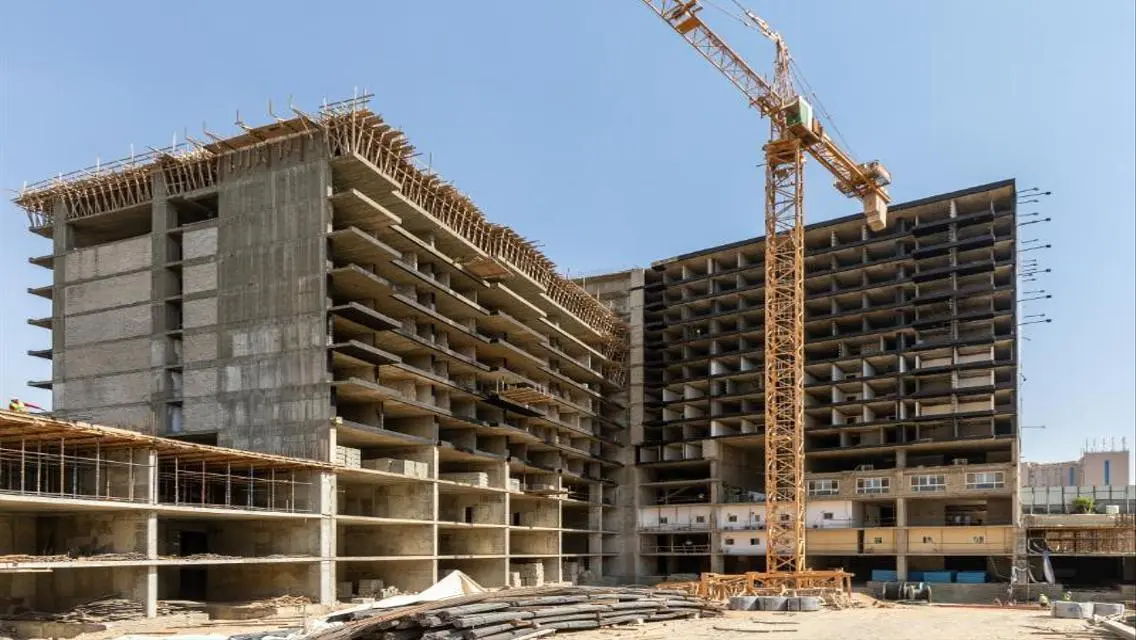 فيلا فاخرة للبيع بمساحة 33,000 متر مع مسبح خاص وحديقة
