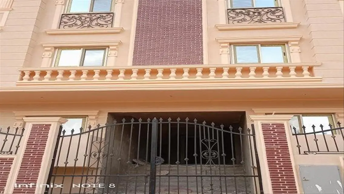 فيلا فاخرة بمساحة واسعة مع مسبح خاص وحديقة