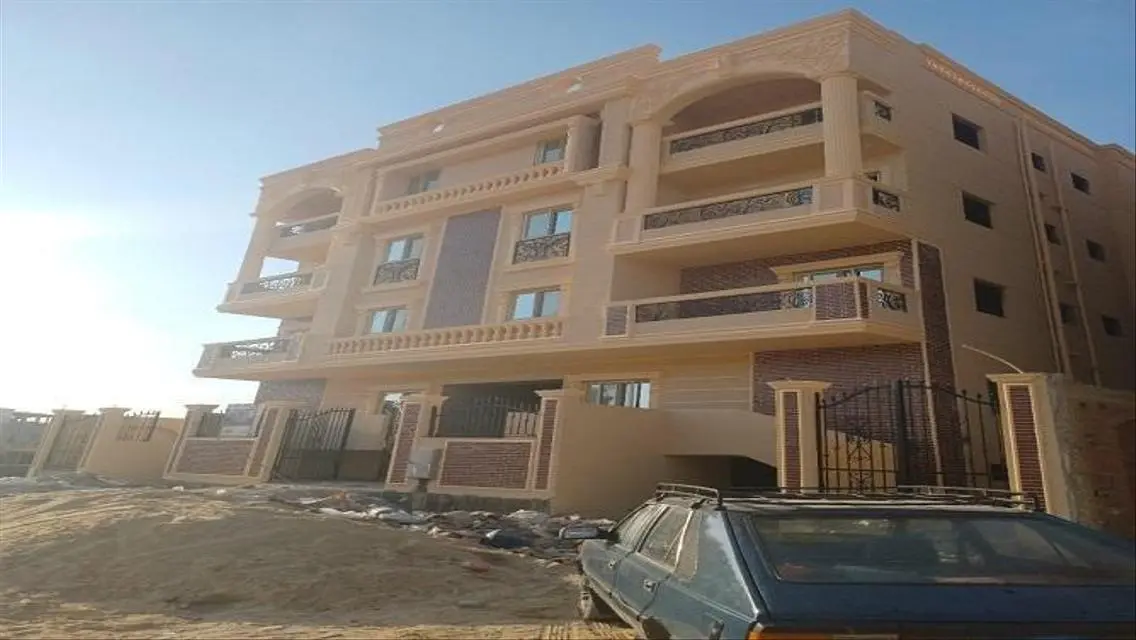 فيلا فاخرة بمساحة واسعة مع مسبح خاص وحديقة