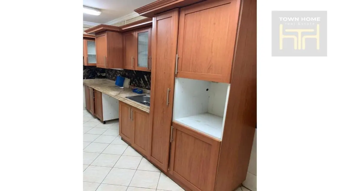 3 Bedroom Apartment with Lake View