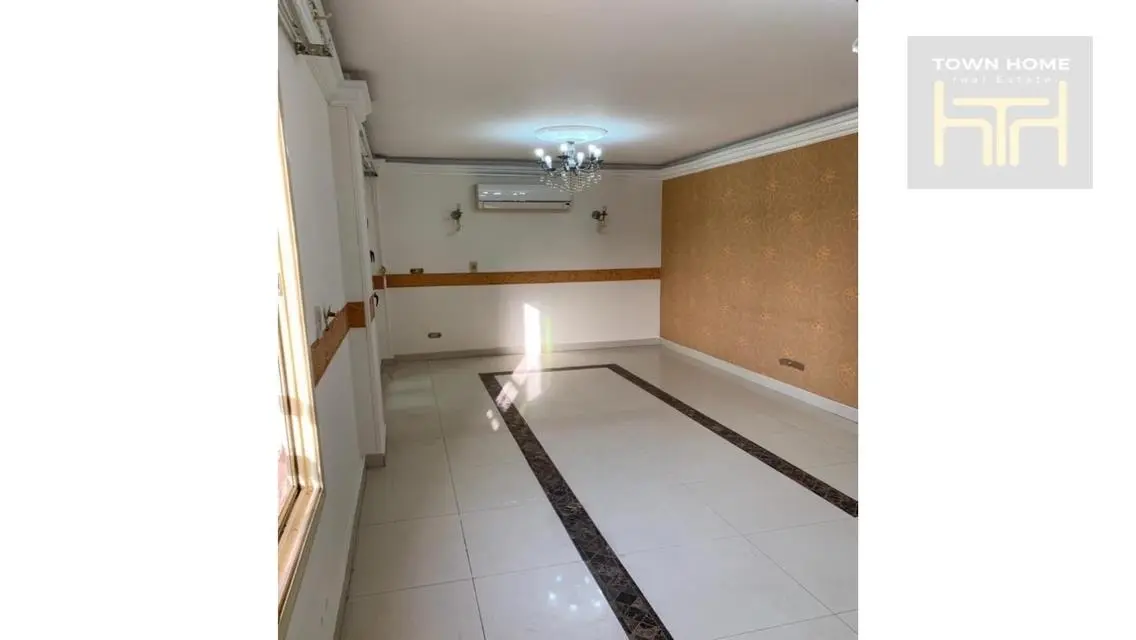 3 Bedroom Apartment with Lake View