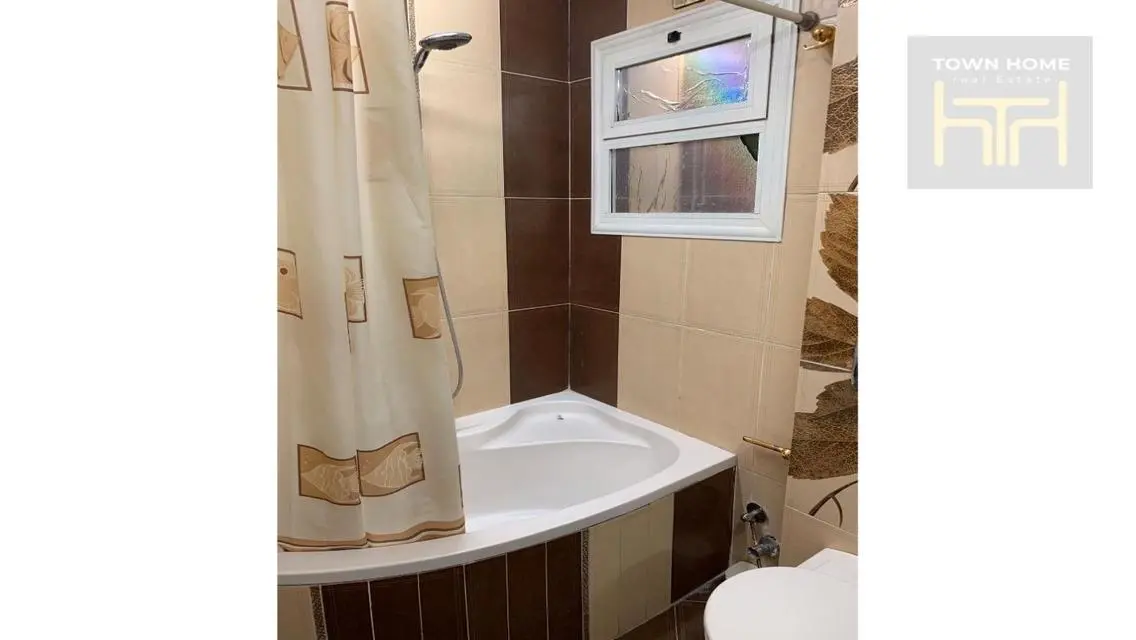 3 Bedroom Apartment with Lake View