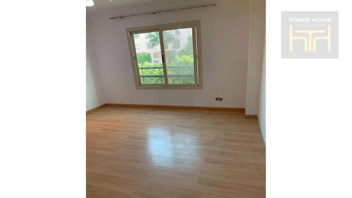 3 Bedroom Apartment with Lake View
