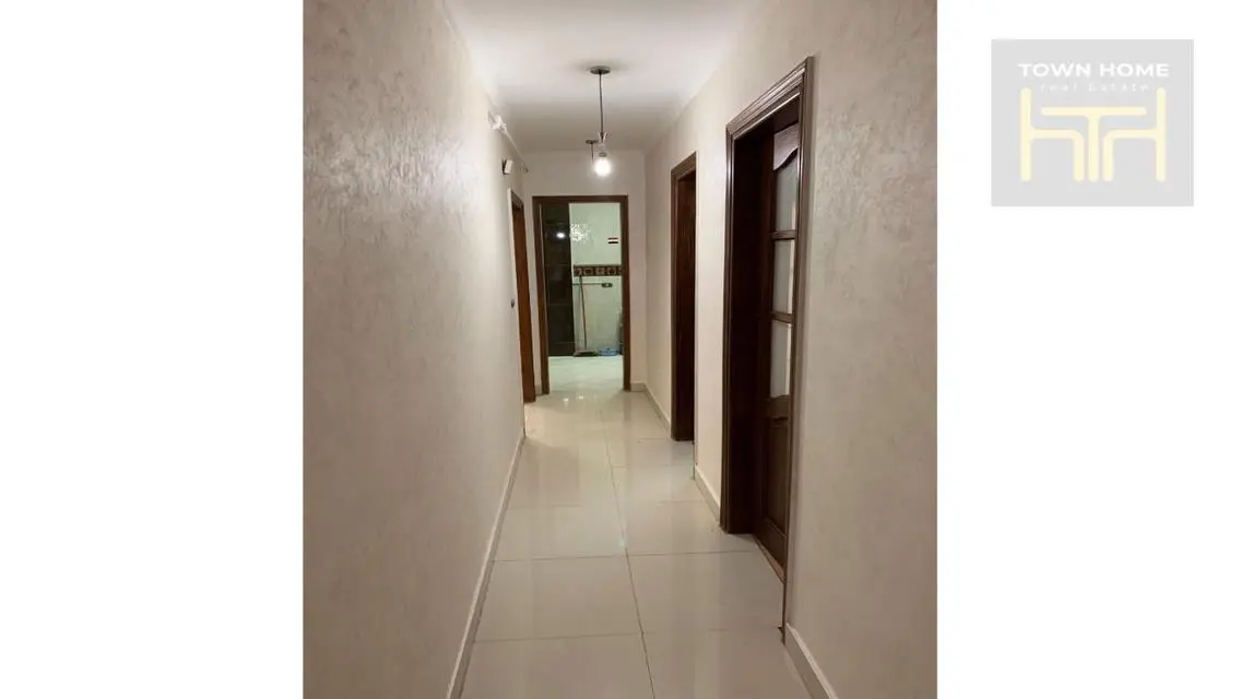 3 Bedroom Apartment with Lake View