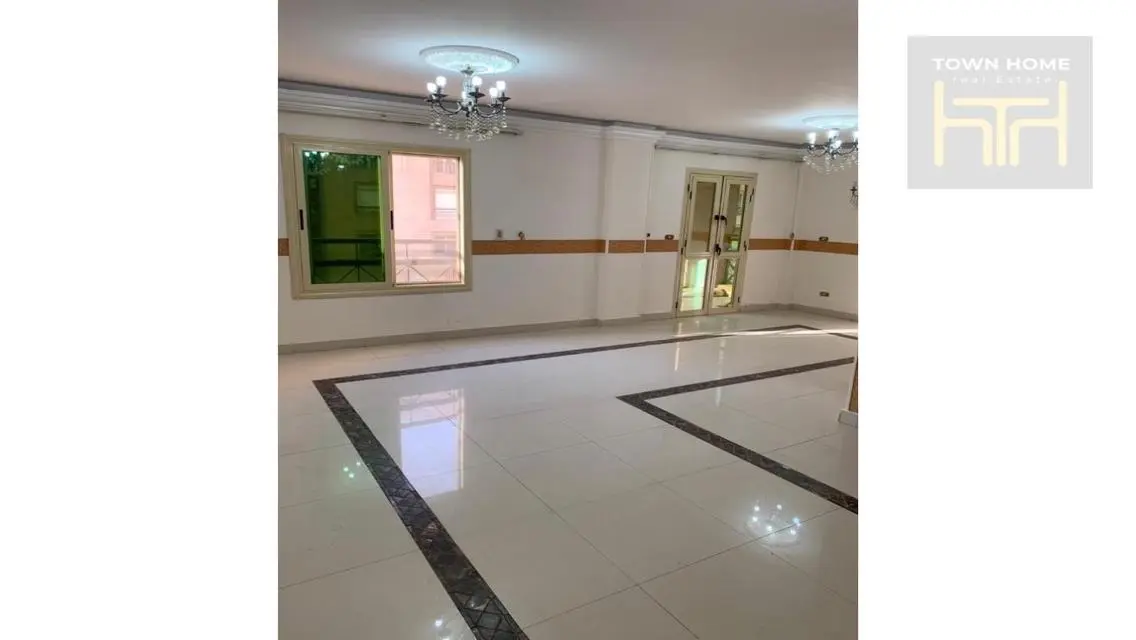 3 Bedroom Apartment with Lake View