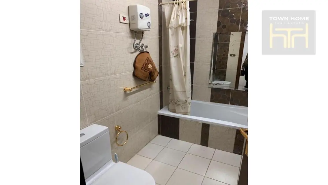 3 Bedroom Apartment with Lake View