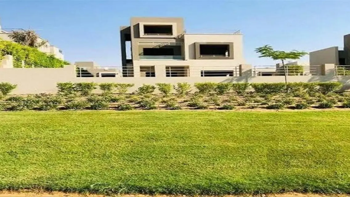 فيلا فاخرة مع مسبح خاص وحديقة خاصة للبيع