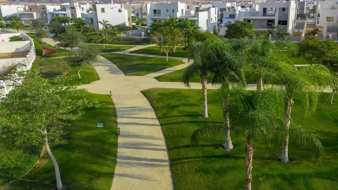 فيلا فاخرة للبيع مع إطلالة مميزة