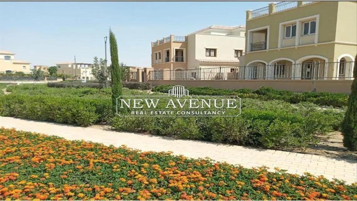 Luxury Apartment with Garden and Shared Pool for Sale