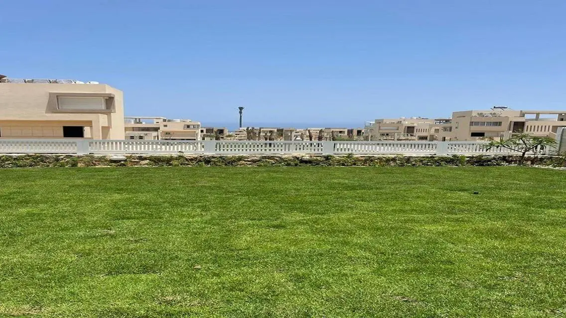 شقة مميزة للبيع بـ 15,000 جنيهاً مع غرف دراسة وشرفة