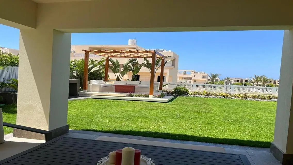 شقة مميزة للبيع بـ 15,000 جنيهاً مع غرف دراسة وشرفة