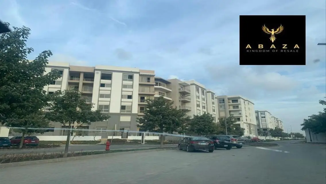 شقة فاخرة بمساحة كبيرة مع تكييف مركزي وخزائن حائط