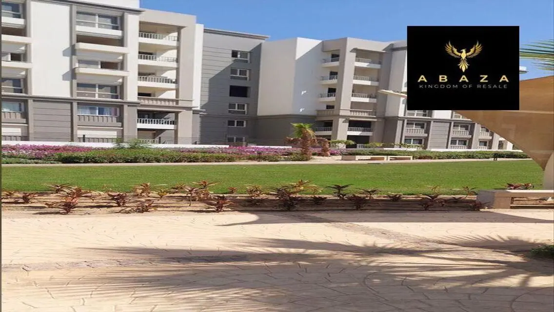 شقة فاخرة بمساحة كبيرة مع تكييف مركزي وخزائن حائط