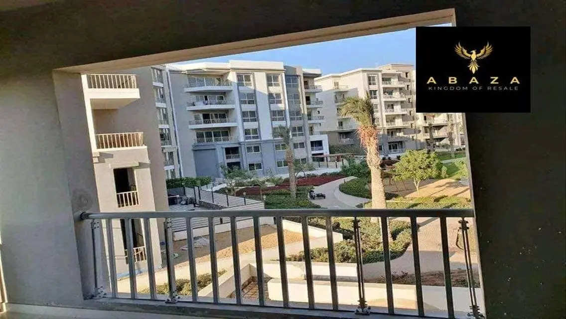 شقة فاخرة بمساحة كبيرة مع تكييف مركزي وخزائن حائط