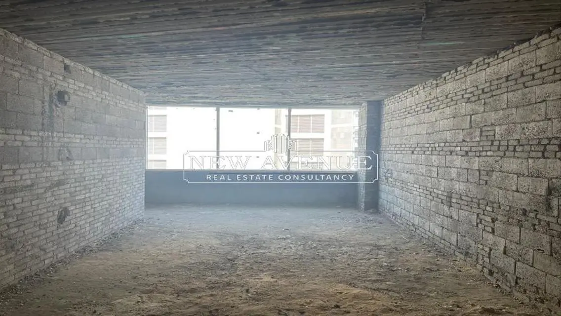 شقة فاخرة بمساحة واسعة في موقع متميز