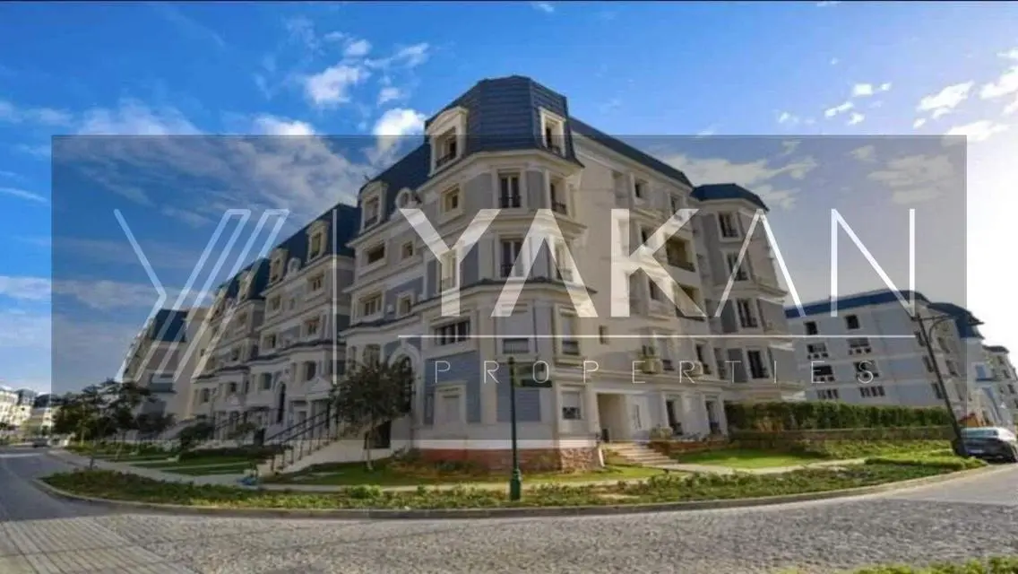 Luxury Apartment Overlooking a Landmark with Private Garden