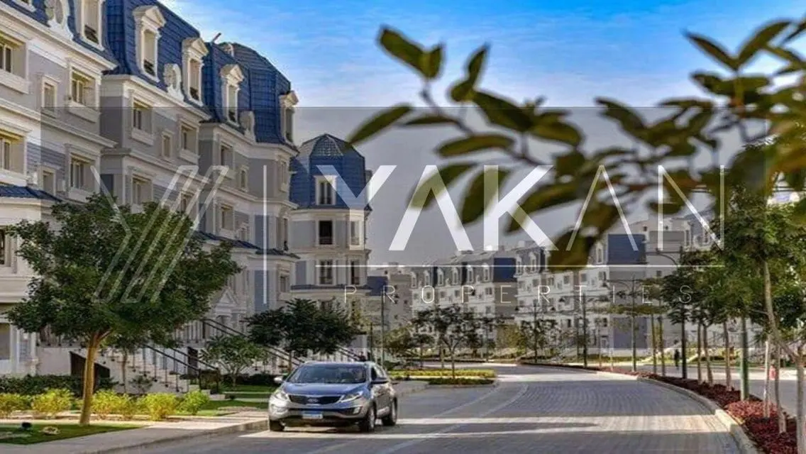 Luxury Apartment Overlooking a Landmark with Private Garden