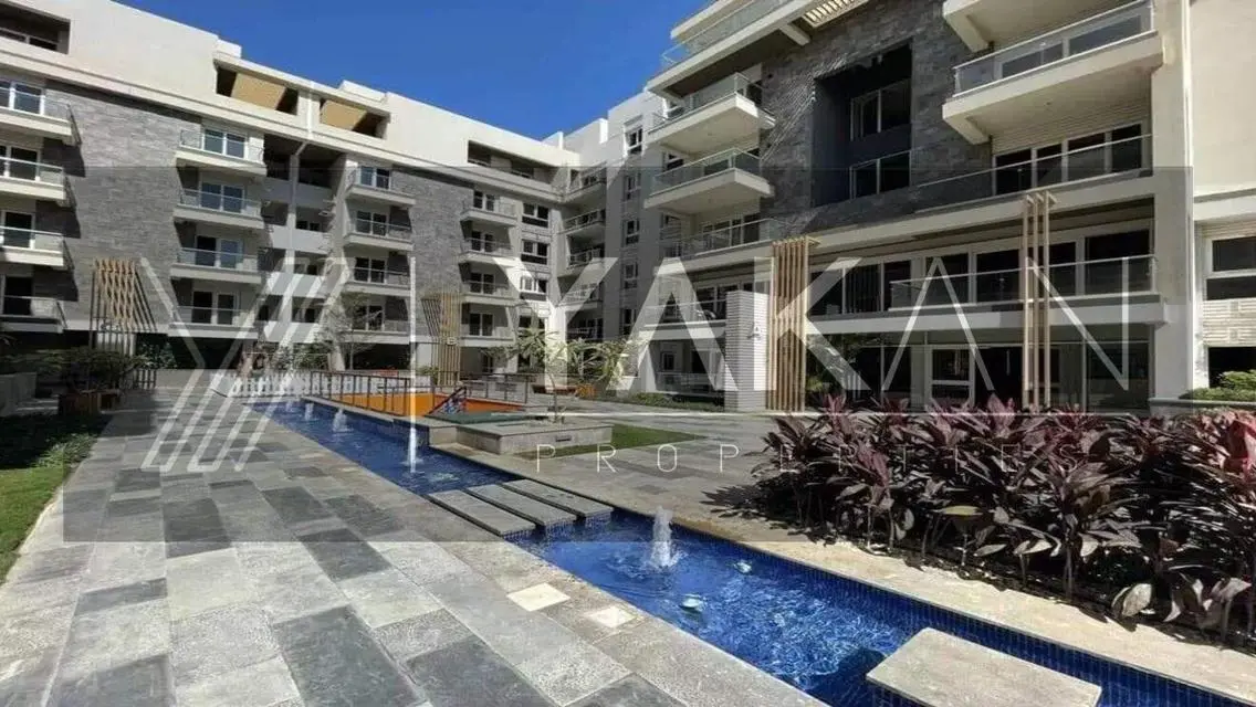 Luxury Apartment Overlooking a Landmark with Private Garden
