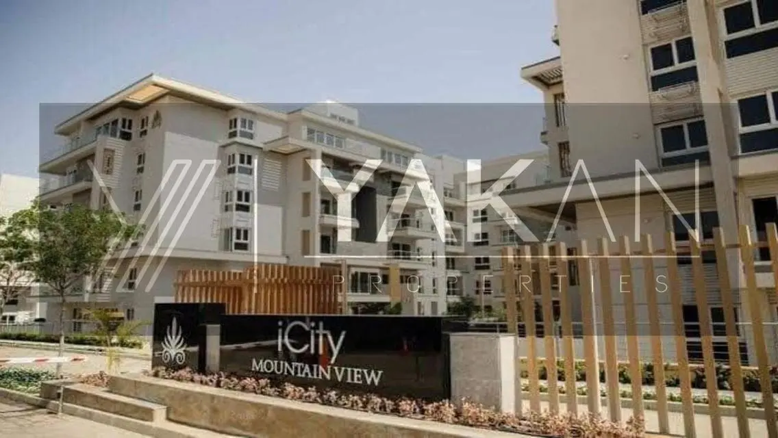 Luxury Apartment Overlooking a Landmark with Private Garden