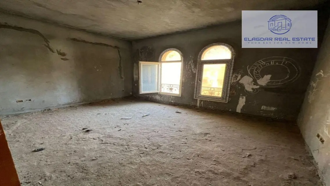 Luxury Villa for Sale in V6-walkout-Les-Rois