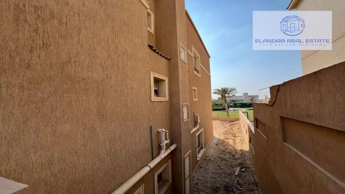 Luxury Villa for Sale in V6-walkout-Les-Rois