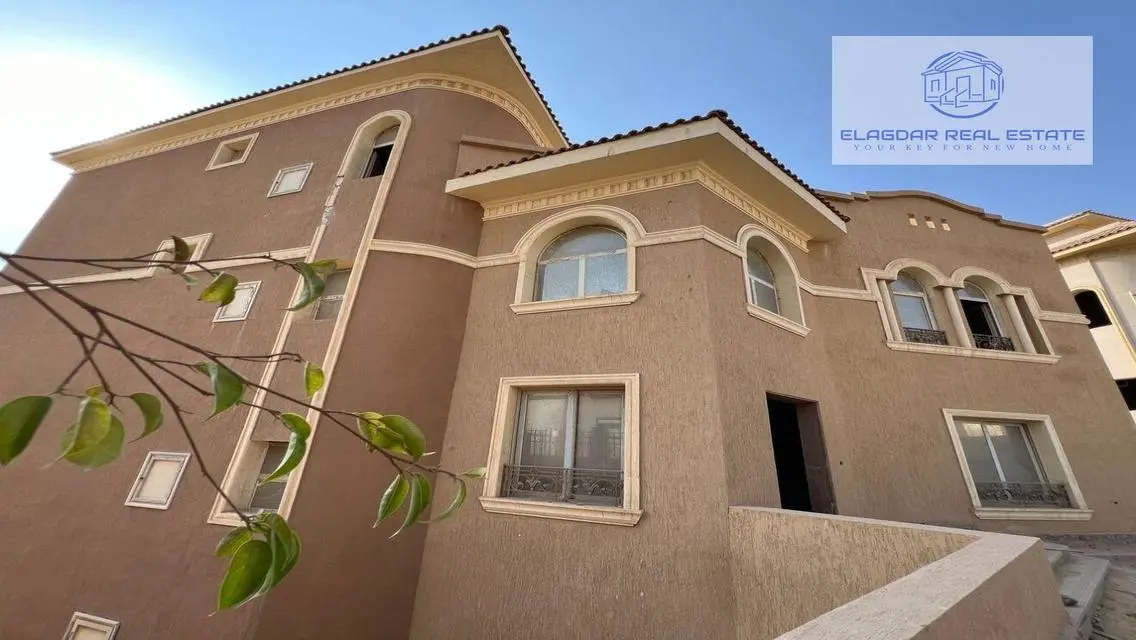 Luxury Villa for Sale in V6-walkout-Les-Rois