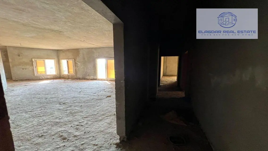 Luxury Villa for Sale in V6-walkout-Les-Rois