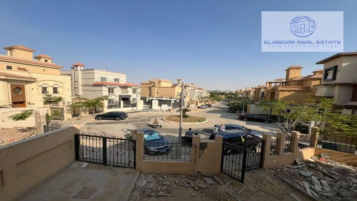Luxury Villa for Sale in V6-walkout-Les-Rois