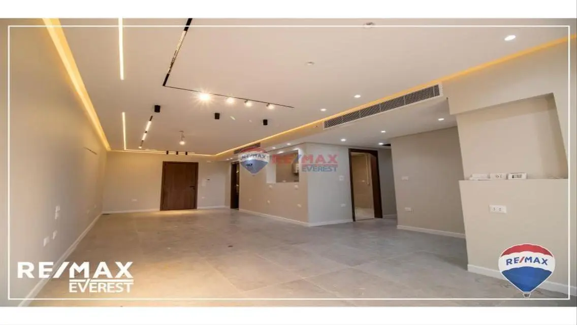 Luxury Apartment with 3 Bedrooms and Study Room