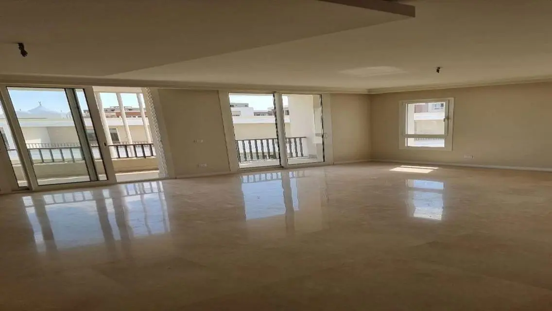 Luxury Apartment with Water View and Modern Design