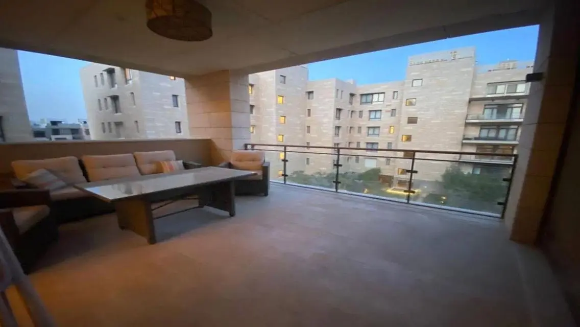 شقة فاخرة مع إطلالة جميلة ومساحة واسعة