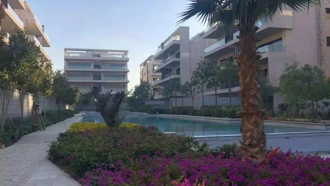 Luxury Apartment with Spacious Living