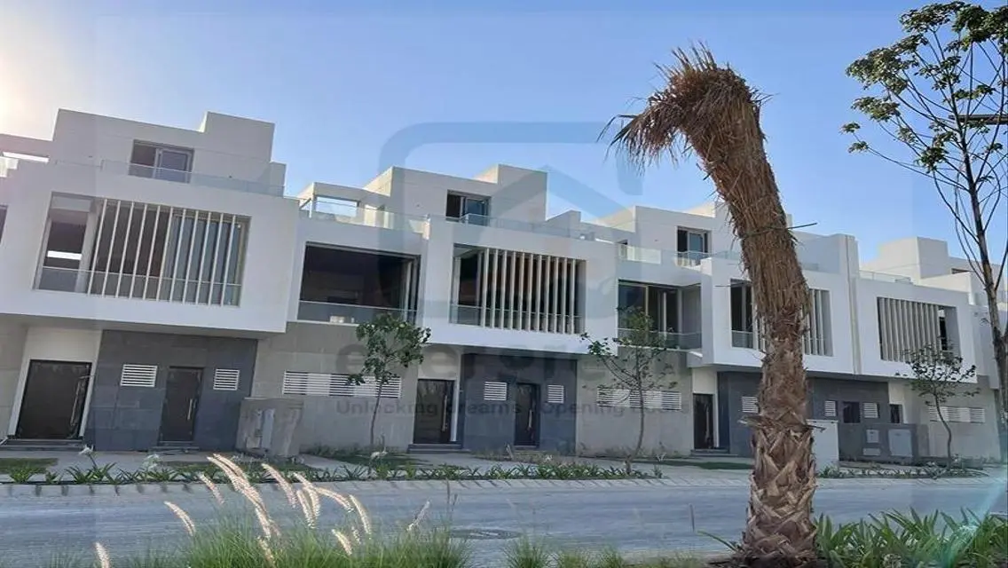 فيلا فاخرة للبيع مع مسبح خاص وحديقة ستسحر قلبك