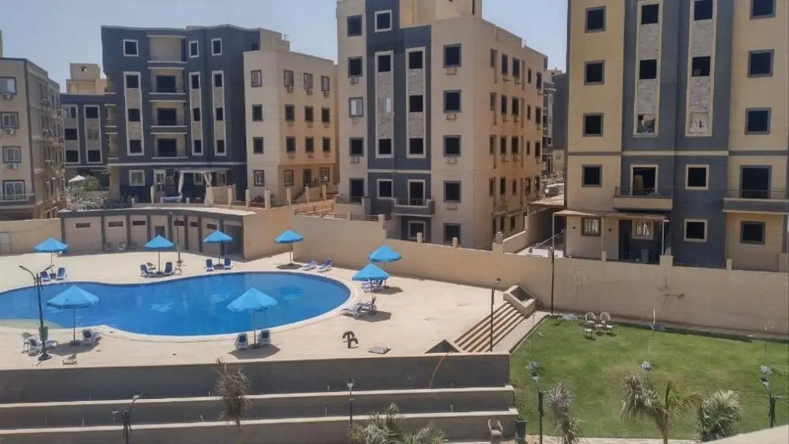 فيلا فاخرة للبيع مع حديقة خاصة ومسبح